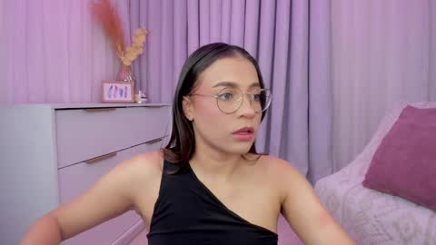 Snapshot of indiancutie_ chatting on December 2024 05:44:01 PM MIA online show from December 2024 05:44:01 PM