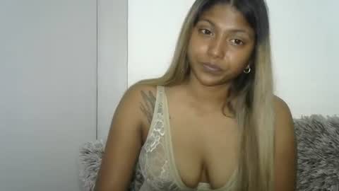 indianqtpie6 online show from November 2025 06:09:02 PM