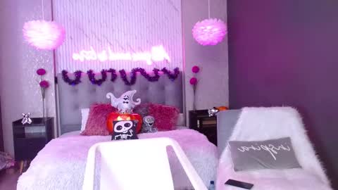 Snapshot of indy_moore chatting on November 2025 01:43:02 PM INDY online show from November 2025 01:43:02 PM