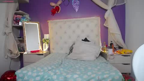 Snapshot of ingrid_casas chatting on March 2025 02:15:01 AM Ingrid petite online show from March 2025 02:15:01 AM