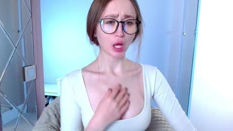 Lina online show from December 2024 11:43:01 AM