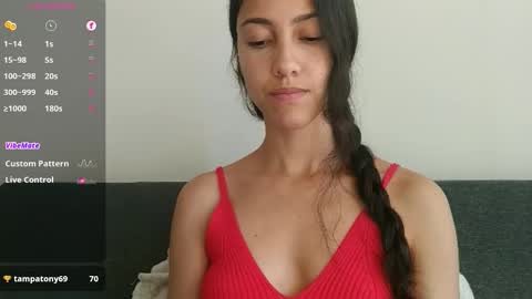 Snapshot of innocentlatiina chatting on October 2025 09:27:01 PM Laroa online show from October 2025 09:27:01 PM