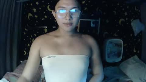 Snapshot of insulting_whoreifica chatting on October 2025 07:28:02 AM MAXINE online show from October 2025 07:28:02 AM