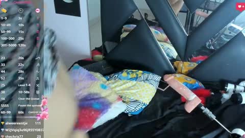 inti_luna online show from January 2025 01:24:02 PM