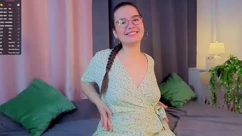Mia online show from September 2025 01:49:01 AM