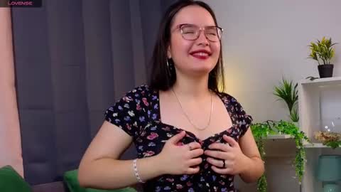 Mia online show from September 2025 01:51:02 AM