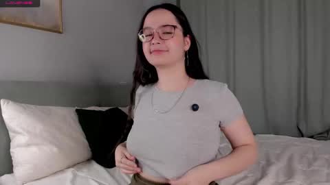 Mia online show from October 2025 01:22:01 AM