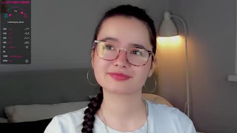 Mia online show from October 2025 01:08:02 AM