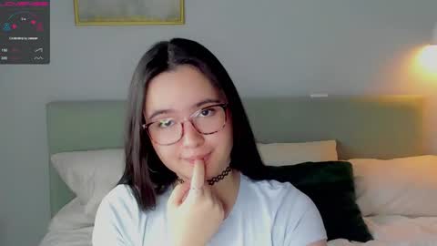 Mia online show from October 2025 01:16:02 AM