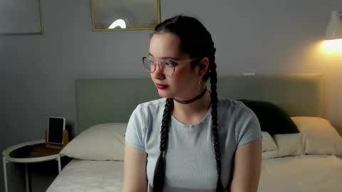 Mia online show from November 2025 01:07:02 AM