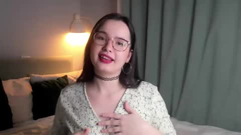 Mia online show from November 2025 01:15:01 AM