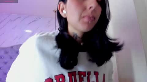 iris_77 online show from October 2025 07:13:01 PM