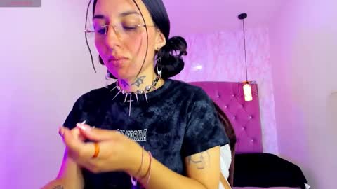 iris_77 online show from October 2025 08:10:01 PM
