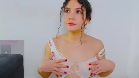 Snapshot of iris_caprice chatting on September 2025 02:06:02 AM Instagram iris caprice online show from September 2025 02:06:02 AM