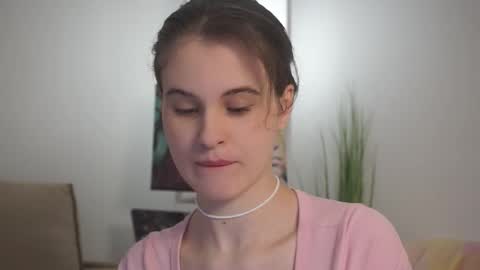 iris_pure online show from September 2025 06:13:01 PM