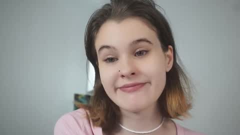 iris_pure online show from October 2025 06:31:02 PM