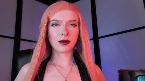 Miss Iris Fansly Miss Iris new inst.  online show from December 2024 10:01:02 AM