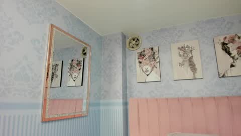 Snapshot of isa_little4u chatting on January 2025 07:18:02 PM online show from January 2025 07:18:02 PM