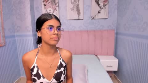 Snapshot of isa_little4u chatting on January 2025 10:18:01 PM online show from January 2025 10:18:01 PM