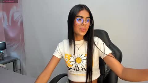 Snapshot of isa_little4u chatting on February 2025 05:19:01 AM online show from February 2025 05:19:01 AM