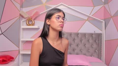 Snapshot of isa_little4u chatting on February 2025 08:33:01 PM online show from February 2025 08:33:01 PM