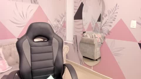 Snapshot of isa_little4u chatting on March 2025 01:31:02 PM online show from March 2025 01:31:02 PM