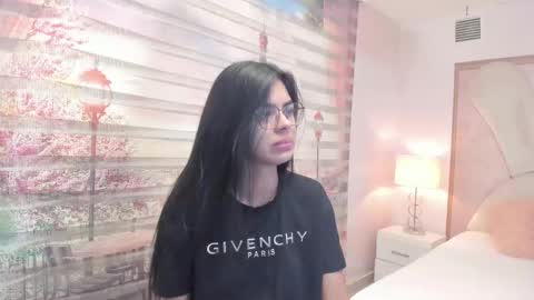 Snapshot of isa_little4u chatting on September 2025 10:26:02 AM online show from September 2025 10:26:02 AM