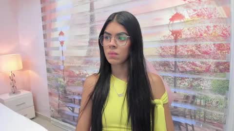 Snapshot of isa_little4u chatting on September 2025 11:10:01 AM online show from September 2025 11:10:01 AM