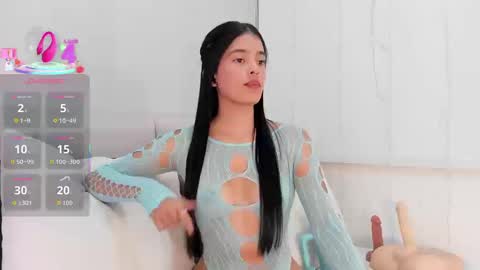 Snapshot of isa_queenn chatting on October 2025 08:15:01 PM ISA online show from October 2025 08:15:01 PM