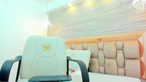 Isa online show from October 2025 07:51:01 PM