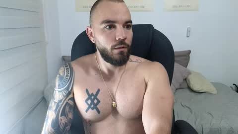 Snapshot of isaac_carter chatting on October 2025 11:10:01 AM Isaac carter online show from October 2025 11:10:01 AM