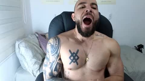 Snapshot of isaac_carter chatting on October 2025 11:00:02 AM Isaac carter online show from October 2025 11:00:02 AM