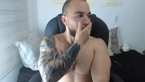 Snapshot of isaac_carter chatting on October 2025 11:10:01 AM Isaac carter online show from October 2025 11:10:01 AM