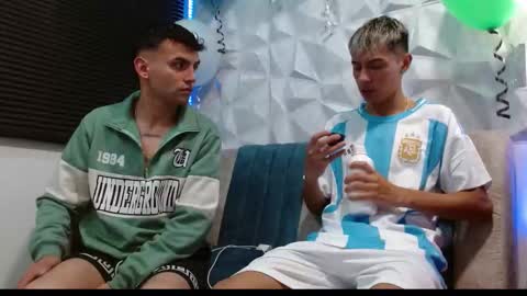 Snapshot of isaac_tan chatting on September 2025 08:03:01 AM Isaac tan online show from September 2025 08:03:01 AM