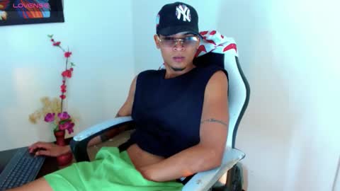 Isaacas online show from November 2025 12:27:01 PM