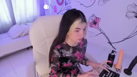 isabela_fiorelli online show from October 2025 01:45:02 PM