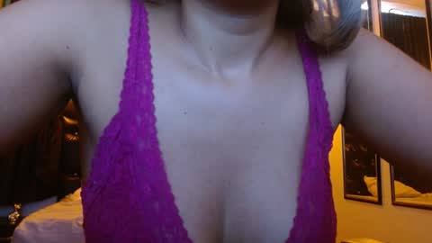 Isabela online show from December 2024 06:54:02 PM