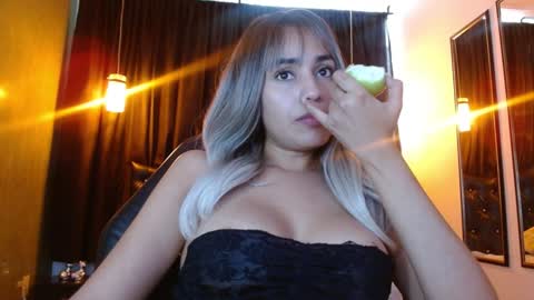 Isabela online show from December 2024 01:39:02 PM