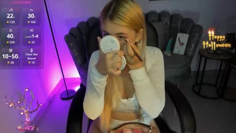 isabela romano online show from October 2025 10:59:02 AM