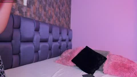 Isabela Angell  online show from December 2024 07:07:02 PM