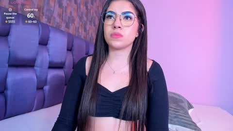 Isabela Angell  online show from January 2025 09:39:02 PM