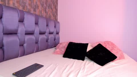 Isabela Angell  online show from January 2025 11:56:01 PM