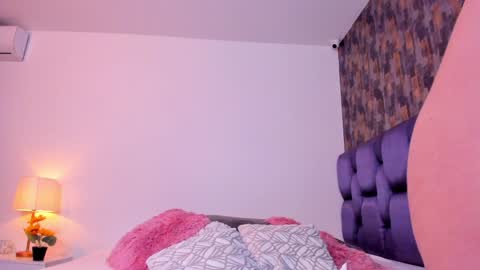 Isabela Angell  online show from January 2025 02:51:02 AM