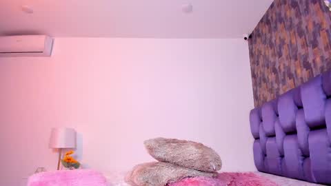 Isabela Angell  online show from February 2025 01:52:02 AM
