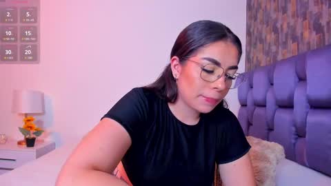 Isabela Angell  online show from February 2025 01:37:01 AM