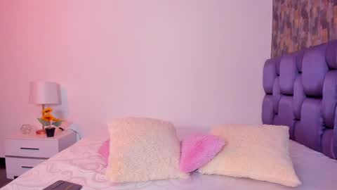 Isabela Angell  online show from March 2025 11:27:02 PM