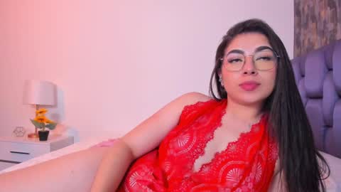 Isabela Angell  online show from March 2025 02:30:02 AM