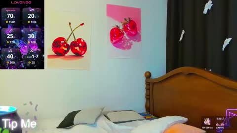 Snapshot of isabella666333 chatting on October 2025 07:14:01 PM Ella online show from October 2025 07:14:01 PM