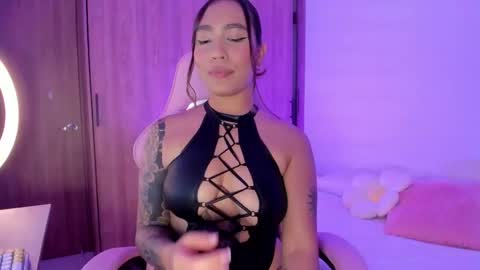 Snapshot of isabella_666_ chatting on December 2024 01:03:01 AM Isa... online show from December 2024 01:03:01 AM