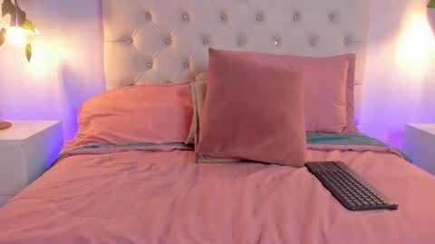 Snapshot of isabella_flowerss chatting on September 2025 08:45:01 PM online show from September 2025 08:45:01 PM